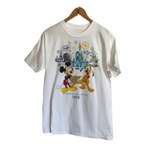 Disney Parks T-shirt 2018 Discover The Magic White YXL